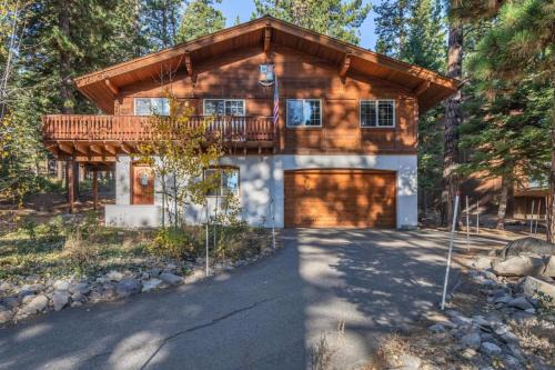 Truckee Casa | Wolfs Lair by AvantStay Swiss Chalet w Private Hot Tub Access to Northstar Resort Community