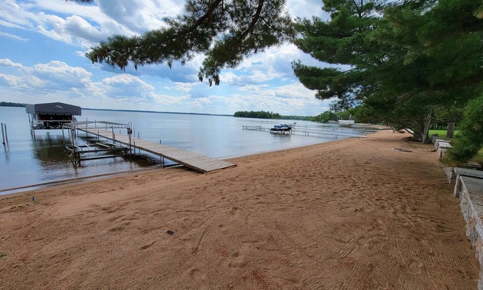 Longville Casa | Woman Lake Beach House - Family Reunion - Private 100' Wide Beach