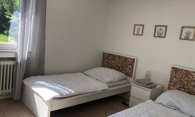 Schoenwald Casa | Estupenda casa de vacaciones privada con WIFI, TV, terraza, mascotas permitida y aparcamiento