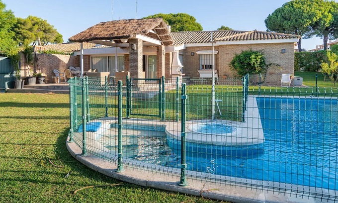 El Puerto de Santa Maria Chalet De Esquí | Maravilloso chalet con piscina privada en urbanización Vistahermosa