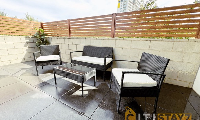 Phillip Apartamento | Wonder in Woden - 2 bd 2bth Apt