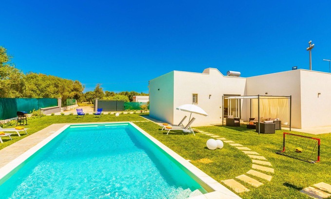 San Vito dei Normanni Villa | Casa de vacaciones privada con A/C, piscina, WIFI, TV, veranda, mascotas permitida, cerca de Ostuni
