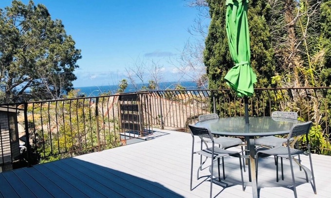 Village of La Jolla Apartamento | Wonderful 1Bd 1Bt Studio Partial Ocean View Terrace Best Location!