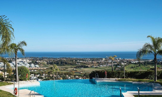 New Golden Mile Apartamento | Wonderful 3-bedroom apartment with garden and amazing views Hacienda Senorio Cifuentes Marbella