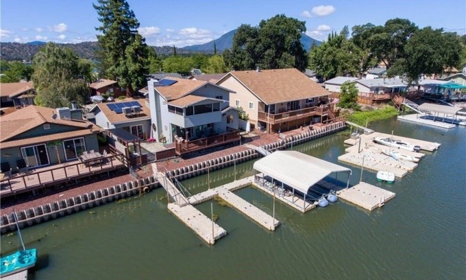 Clear Lake Casa | Wonderful 3BD 3BA Smarthome w/ multiple decks and large dock!