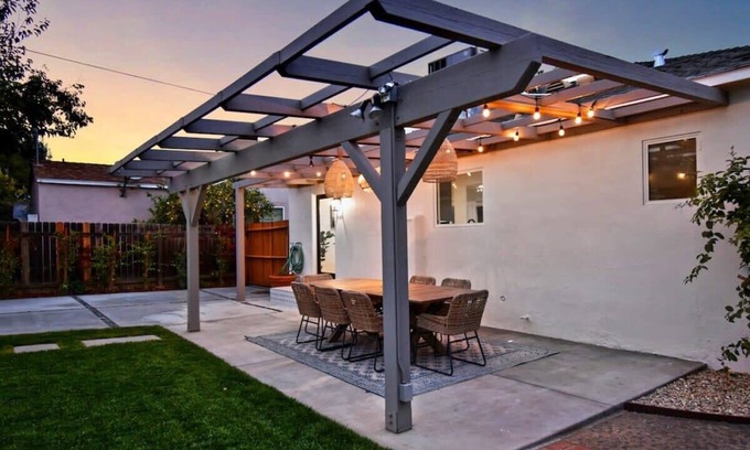 Van Nuys Casa | Wonderful 4BR Home with Jacuzzi near Universal