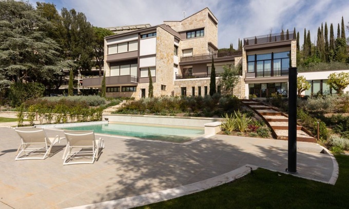 Perugia Apartamento | Perugia Poolside Haven: Luxurious Comfort