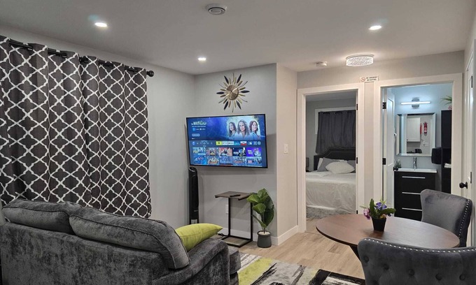 Regina Casa | Wonderful Basement suite East Regina