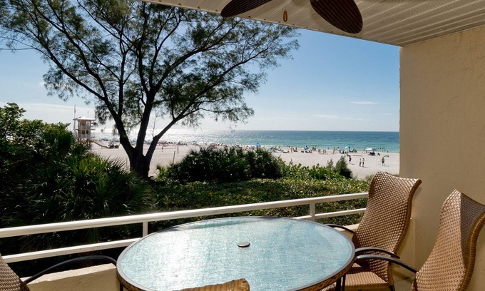 Holmes Beach Complejo | WONDERFUL BEACH VIEWS AND LARGE POOL!