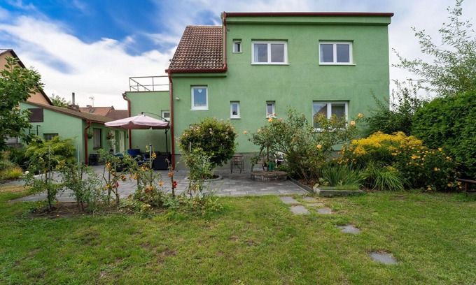 Kolin 2 Casa | Preciosa casa de vacaciones privada con WIFI, TV, terraza, mascotas permitida y aparcamiento