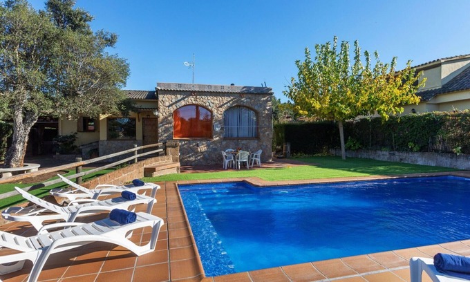 Caldes de Malavella Casa | Wonderful private villa for 8 people with WIFI, private pool, TV and parking