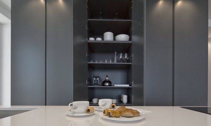 Riccione Apartamento | Wonderful first-row apartment with bay window overlooking the sea.