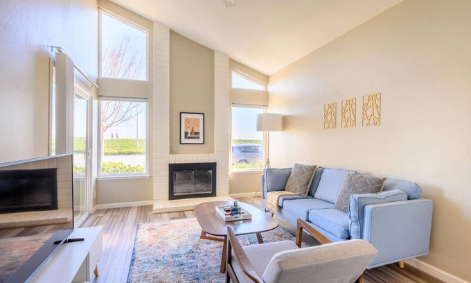 Foster City Casa | Wonderful Foster City 2BR w/ Pool & Balcony, nr Parks, by Blueground