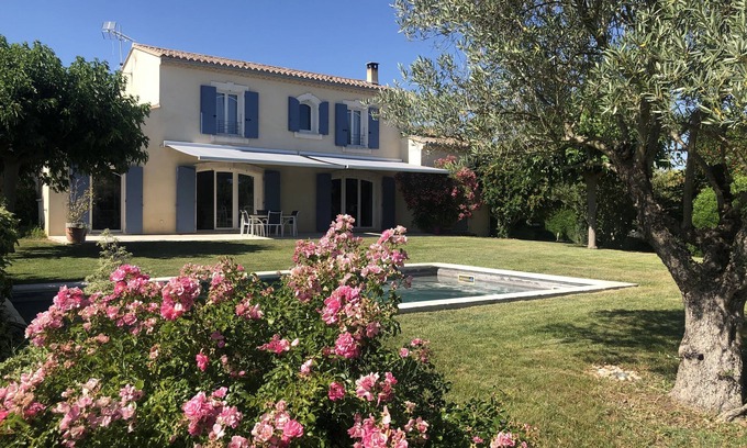 Pernes-les-Fontaines Villa | Wonderful villa with heated pool near the Mont Ventoux