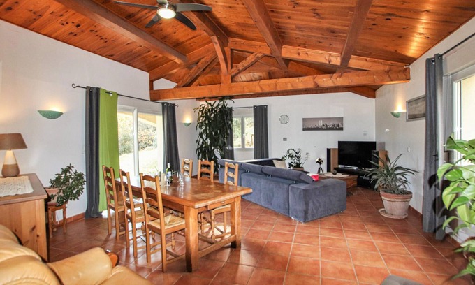 Saint-Julien-de-Peyrolas Casa | Alojamiento de 3 habitaciones en St Julien De Peyrolas