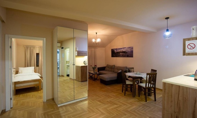 Zemun Casa | Maravilloso apartamento de dos dormitorios recientemente renovado en el centro de Zemun