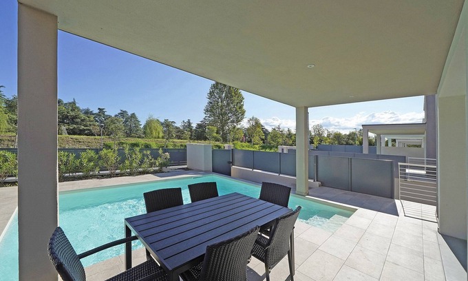 San Benedetto di Lugana Villa | Wonderful Garda Villa | 3 Bedrooms | Villa Prestigio 2 | Private Pool & Close to Amenities | Brescia