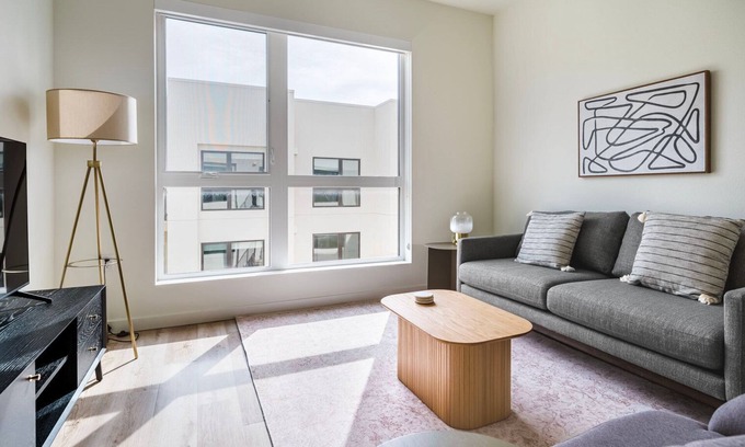 Hayward Apartamento | Wonderful Hayward 1BR w/ Heated Pool, near Shops & Dining, by Blueground