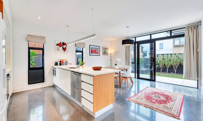 Hobsonville Casa | Wonderful Hobsonville Three Bedroom Home