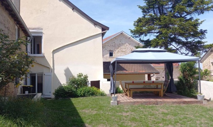 Villemoirieu Casa | Wonderful Holiday Home Gite des Pleiades
