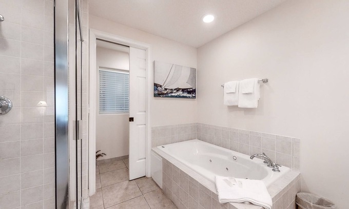 Fernandina Beach Condominio | Wonderful Home Close to Beach w/Shared Pool, Free WiFi, Central AC, W/D