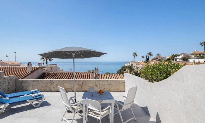 Chimenea Casa | "Wonderful house just above the Sea" con vistas al mar, jardín y Wi-Fi