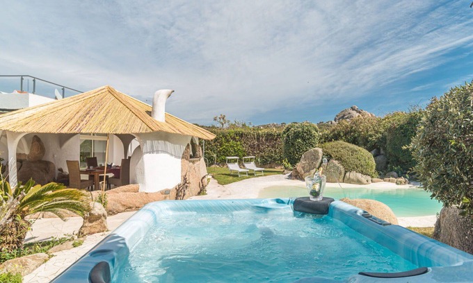 Santa Reparata Villa | Maravillosa casa de vacaciones privada con piscina privada, jacuzzi, A/C, TV, patio, aparcamiento
