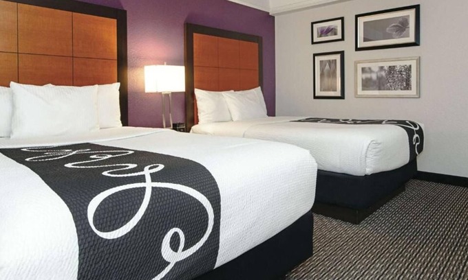 Guasti Casa | Wonderful Place To Stay! 2 Spacious Units Near iFLY Indoor Skydiving!