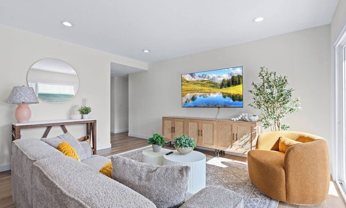 Hawthorne Casa | Wonderful Pool Home Next to SOFI, Intuit, LAX, KIA