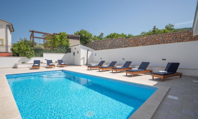Klenovica Casa | Preciosa casa de vacaciones privada con piscina privada, A/C, WIFI, TV, terraza y aparcamiento