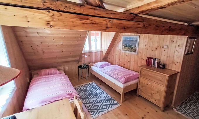 Korenov Villa | Estupenda casa de vacaciones privada para 5 personas con WIFI y terraza