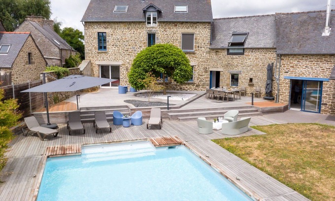 Le Tronchet Villa | Preciosa casa de vacaciones privada para 12 personas con WIFI, piscina privada, TV y terraza