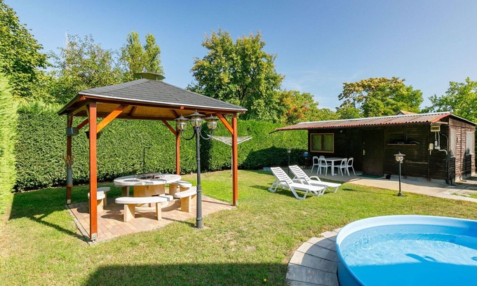 Balatonszarszo Casa | Estupenda casa de vacaciones privada con WIFI, piscina privada, TV, terraza y aparcamiento