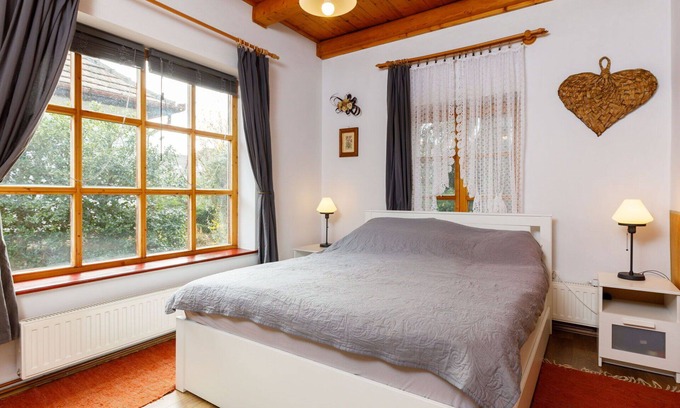 Latrany Casa | Maravillosa casa de vacaciones privada para 5 personas con WIFI, TV, terraza y aparcamiento