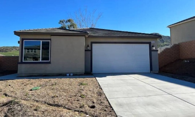 Riverside Casa | Wonderful Private View 4-Bdr Upgraded Home UCR NOS