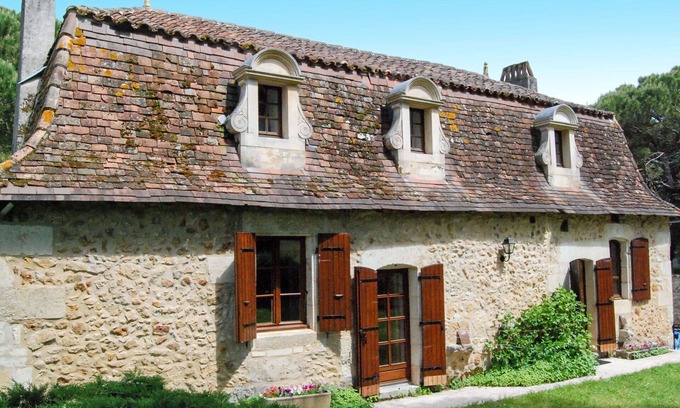 Saint-Jean-dEstissac Villa | Estupenda casa de vacaciones privada con WIFI, piscina privada, TV, mascotas permitida, aparcamiento