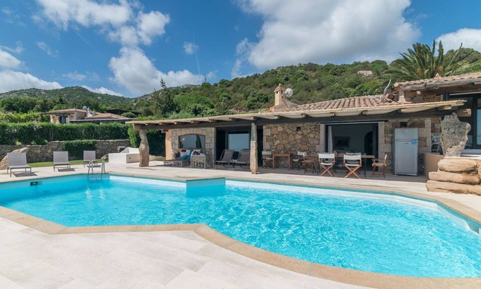 Porto Cervo Villa | Preciosa casa de vacaciones privada con A/C, WIFI, piscina privada, TV, patio y aparcamiento