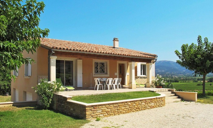 Valreas Casa | Estupenda casa de vacaciones privada con WIFI, TV, terraza, mascotas permitida y aparcamiento