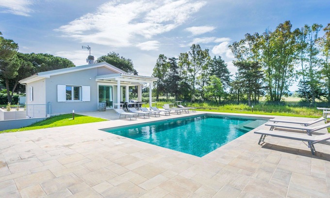 Bibbona Casa | Preciosa casa de vacaciones privada con A/C, WIFI, piscina privada, TV, terraza y mascotas permitida