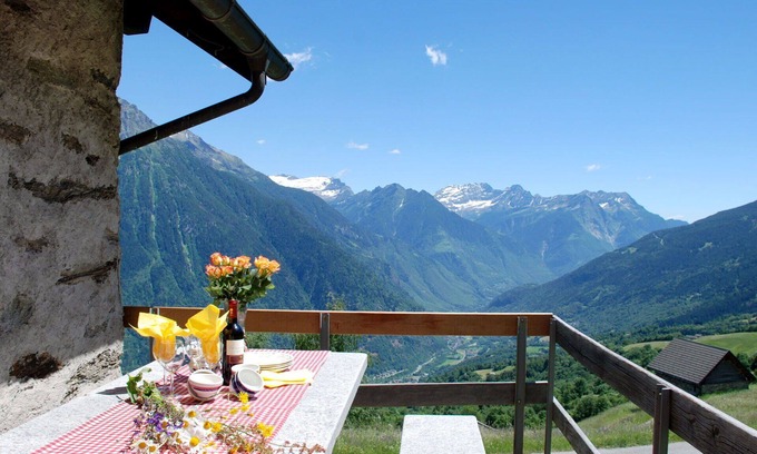 Acquarossa Casa | Casa de vacaciones privada con TV, terraza, mascotas permitida, vista panorámica, aparcamiento