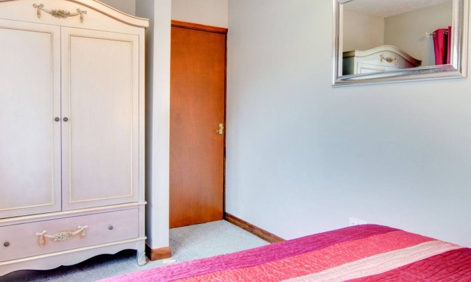 Gaerwen Casa | Maravillosa casa de vacaciones privada con WIFI, TV, patio, mascotas permitida y aparcamiento
