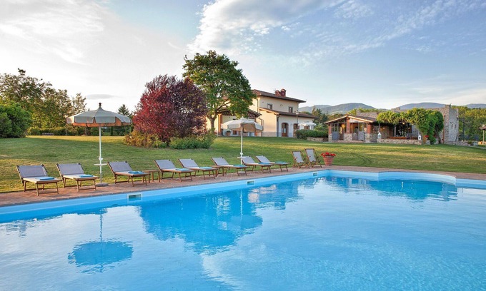 Porrena Villa | Casa de vacaciones privada con piscina privada, WIFI, TV, patio, vista panorámica, aparcamiento