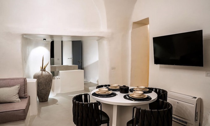 Exo Gonia Villa | Wonderful Santorini Villa | 1 Bedroom | Villa Gonia | Astonishing Views & Outdoor Jacuzzi | Exo Gonia