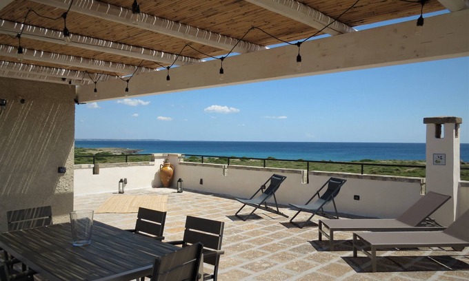Torre Lapillo Villa | Maravillosos apartamentos con vistas al mar en la antigua torre