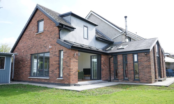 Limerick Apartamento | Wonderful self contained space with a garden in Limerick