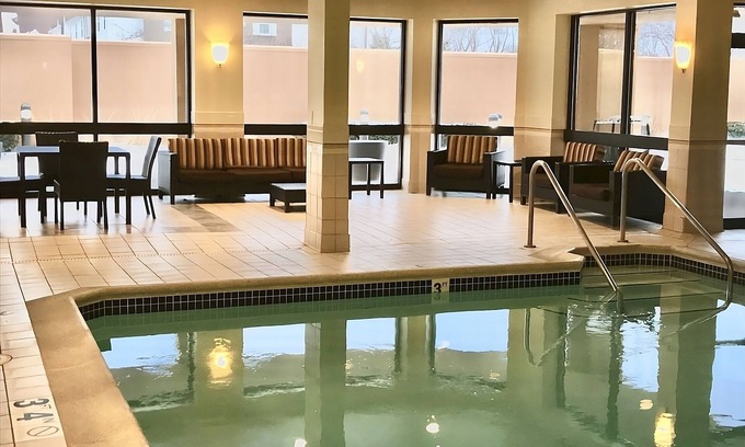 West Dundee Complejo | Wonderful Trip! 3 Units w/ FREE Parking, Indoor Pool, Games at NOW Arena!