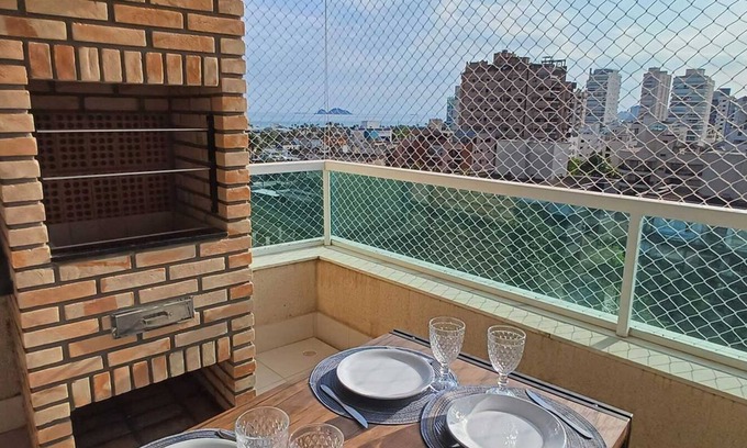 Jardim Centenario Apartamento | Wonderful view of Enseada Beach. Gourmet and Pet Friendly Balcony