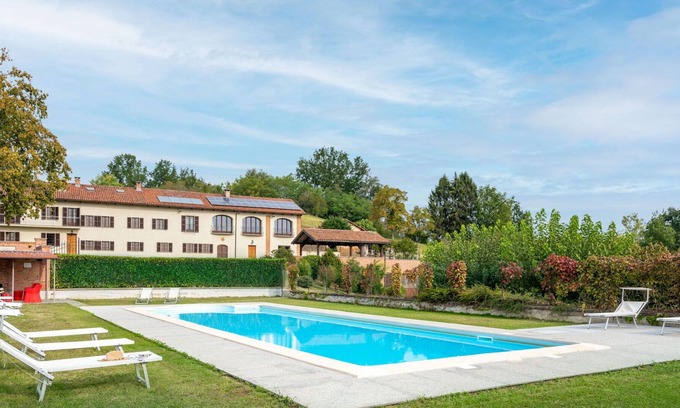 Cortazzone Casa | Estupenda casa de vacaciones para 10 personas con piscina, WIFI, TV, patio y aparcamiento