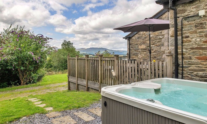 Eglwysbach Casa | Maravillosa casa de vacaciones con jacuzzi, WIFI, terraza y mascotas permitida