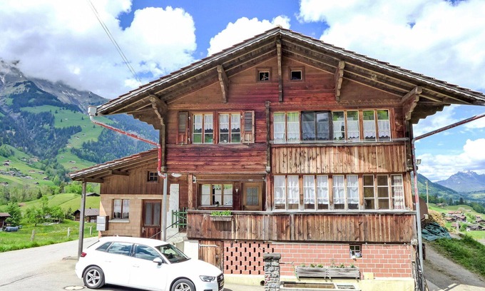 Frutigen Villa | Preciosa casa de vacaciones con WIFI, TV, mascotas permitida, vista panorámica y aparcamiento